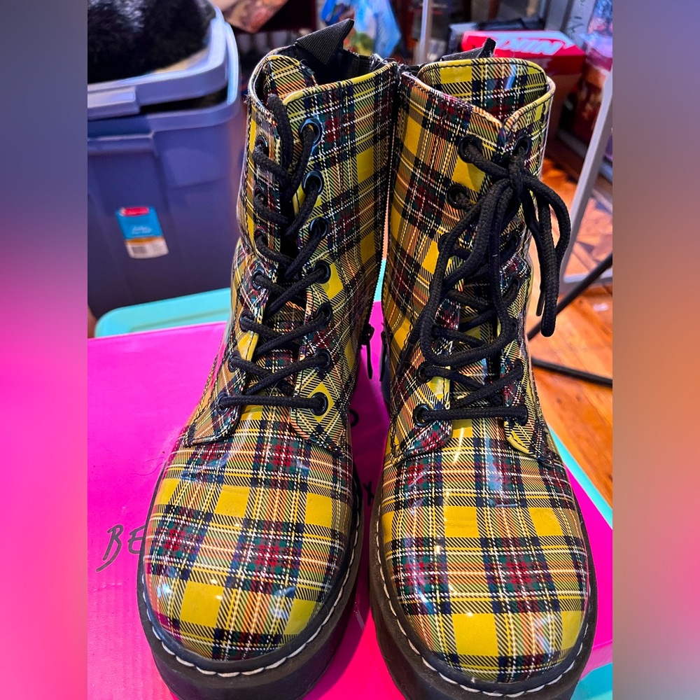 BETSY JOHNSON SIZE 8 women’s combat boots